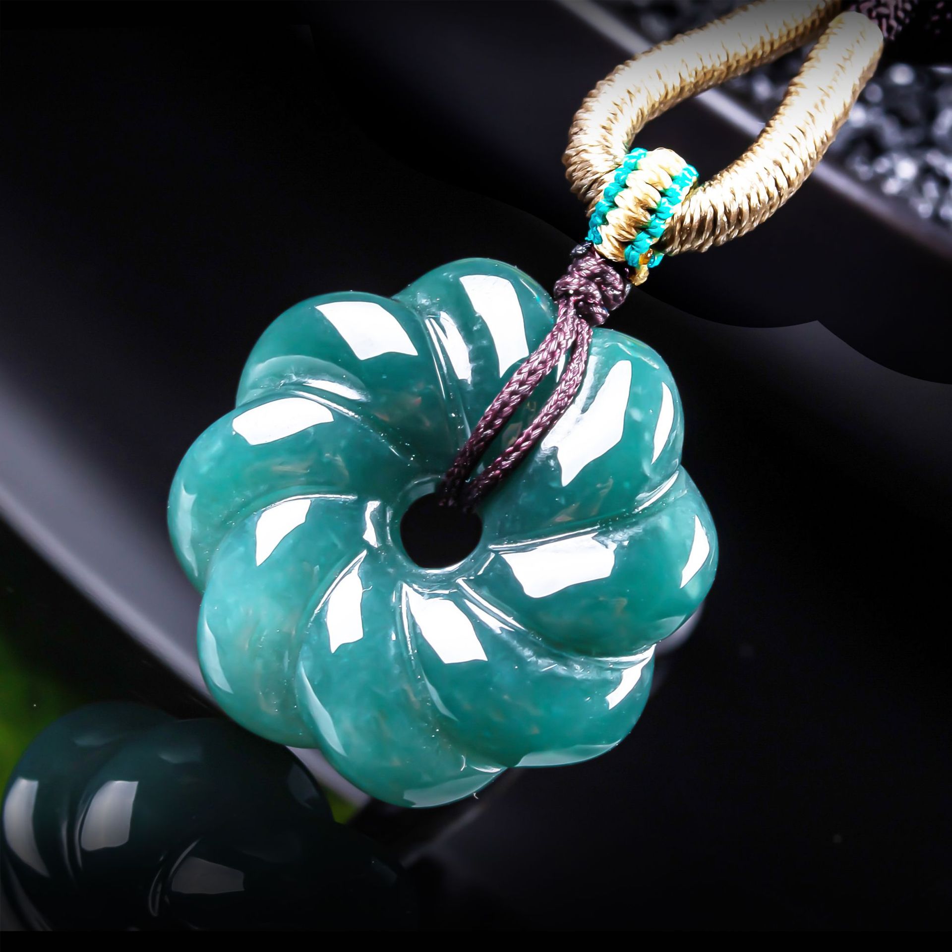 Women Accessories Products - Doğal Birman Yeşim Taşı Çiçek Kolye
