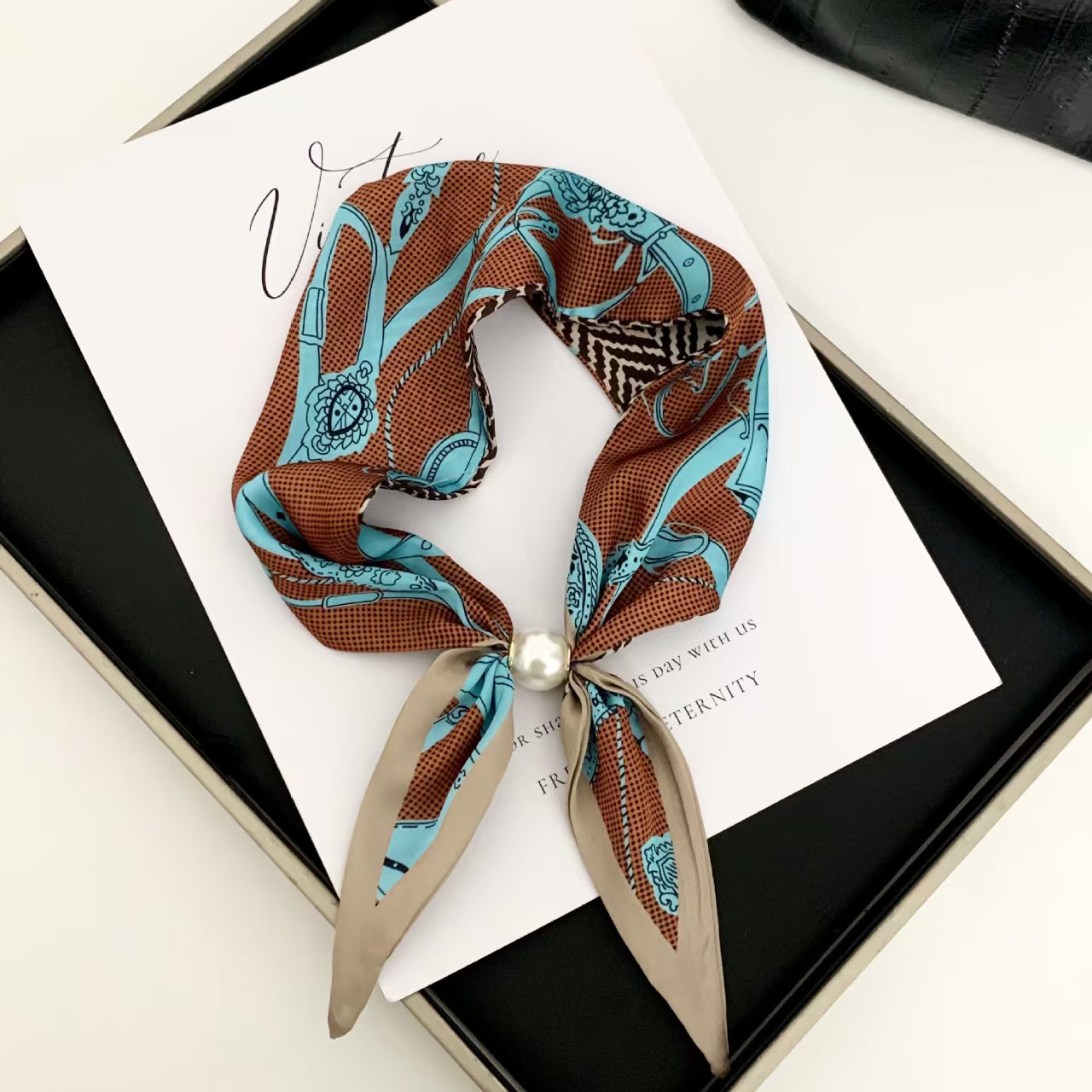 Women'S Korean Accessories - Kore Tarzı Zarif Inci Manyetik Eşarp